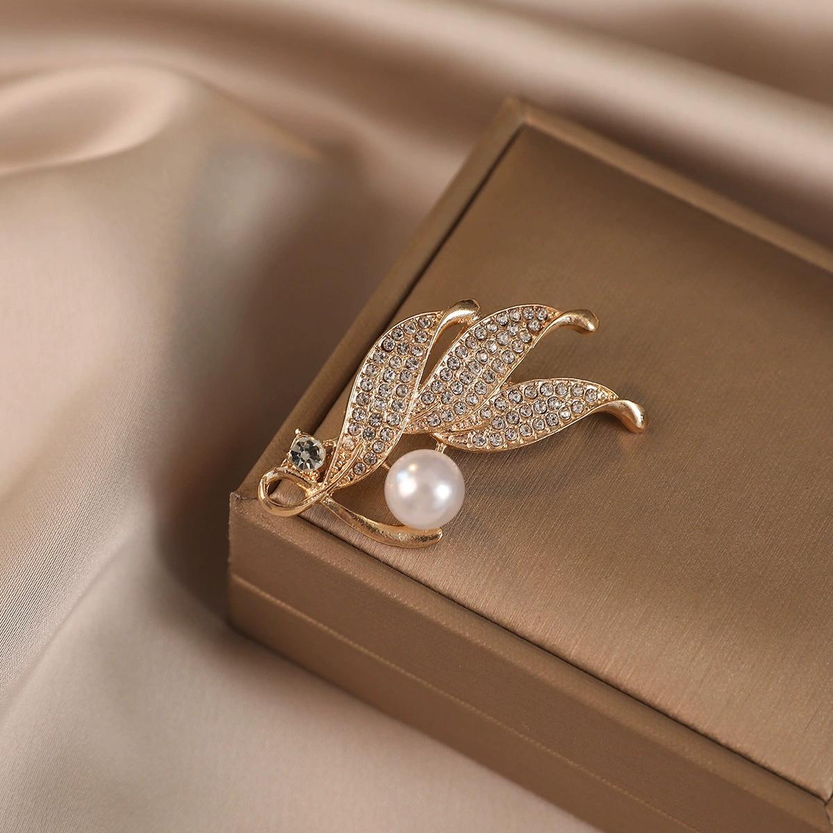 

Leaf Brooch Pin Luxurious Temperament Suit Coat Accessories Party Banquet Wedding Fashion Trend Jewelry Gifts Souvenirs золотой