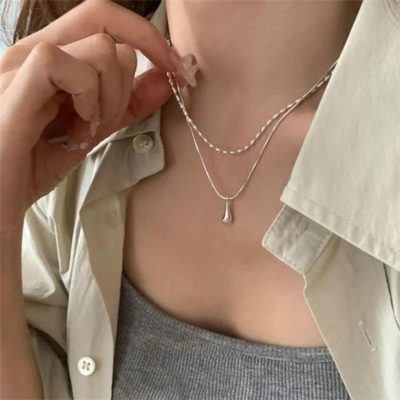 Double-layer Water-drop Pendant Necklace - A Unique and Stylish Small-scale Design for Women, Featuring An Elegant and Fashionable Collar Chain.
