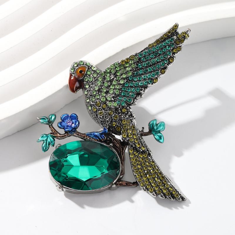 Winged Parrot Brooch High-End Women'S Luxury  Animal Brooch Elegant Niche Design Lapel Pin Suit Coat Jewelry Accessory