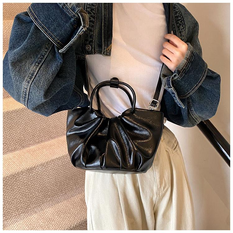 Lightweight and Comfortable Cloud Forest Style Versatile Fashion Large Capacity Pleated Women's Bag Original Small Bag Lazy Style