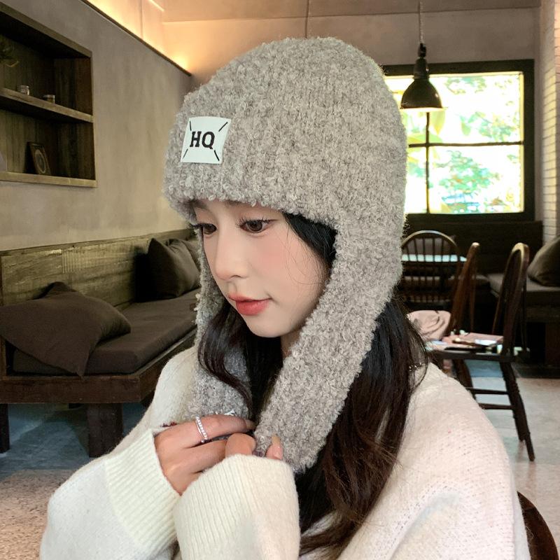 Automne et Hiver Mode Décontracté Chapeau Tricoté en Velours Corail Chapeau Japonais Polyvalent Chaud pour Femmes Extérieur Coupe-Vent Protection des Oreilles Chapeau de Tête