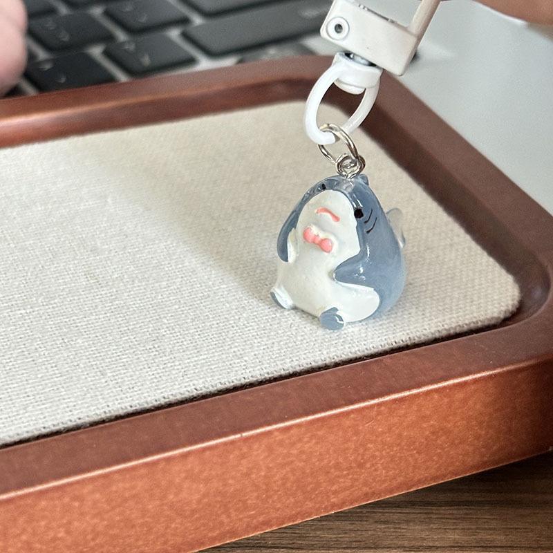 

Милый мультяшный светящийся брелок в виде акулы, животного океана, подвеска для рюкзака, аксессуары для украшения, подарки