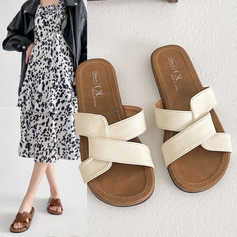 Shit wear sandals design women's seaside beach shoes step on the run-off niche summer soft-soled slippers new women's shoes