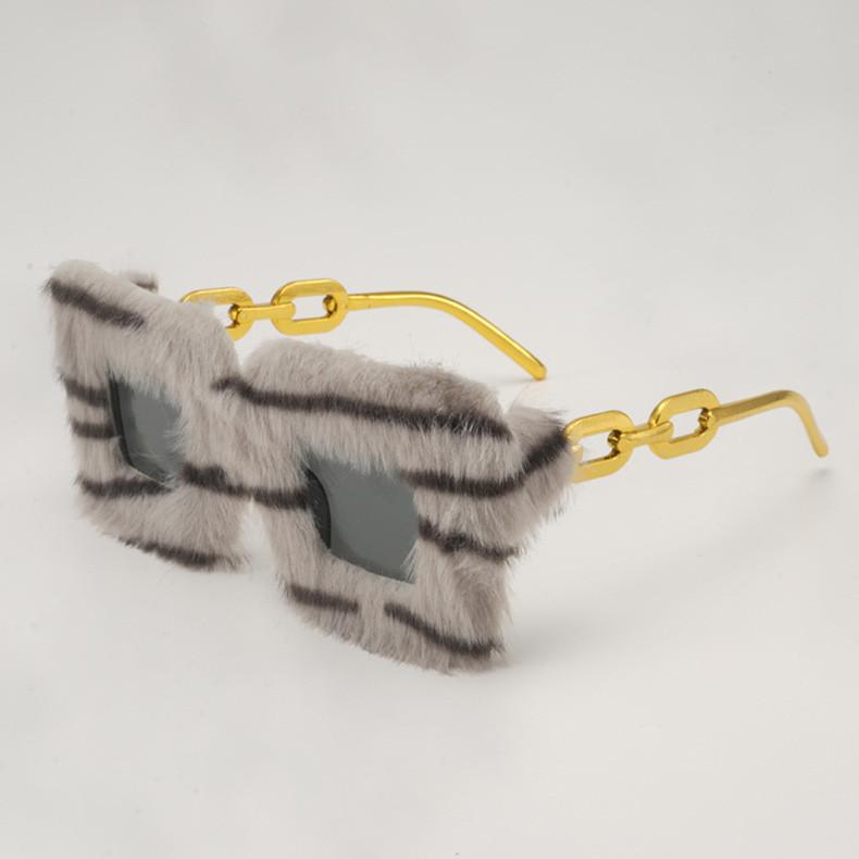 Modern Plush Square Sunglasses With Chain Frame For Fashionable Summer Parties