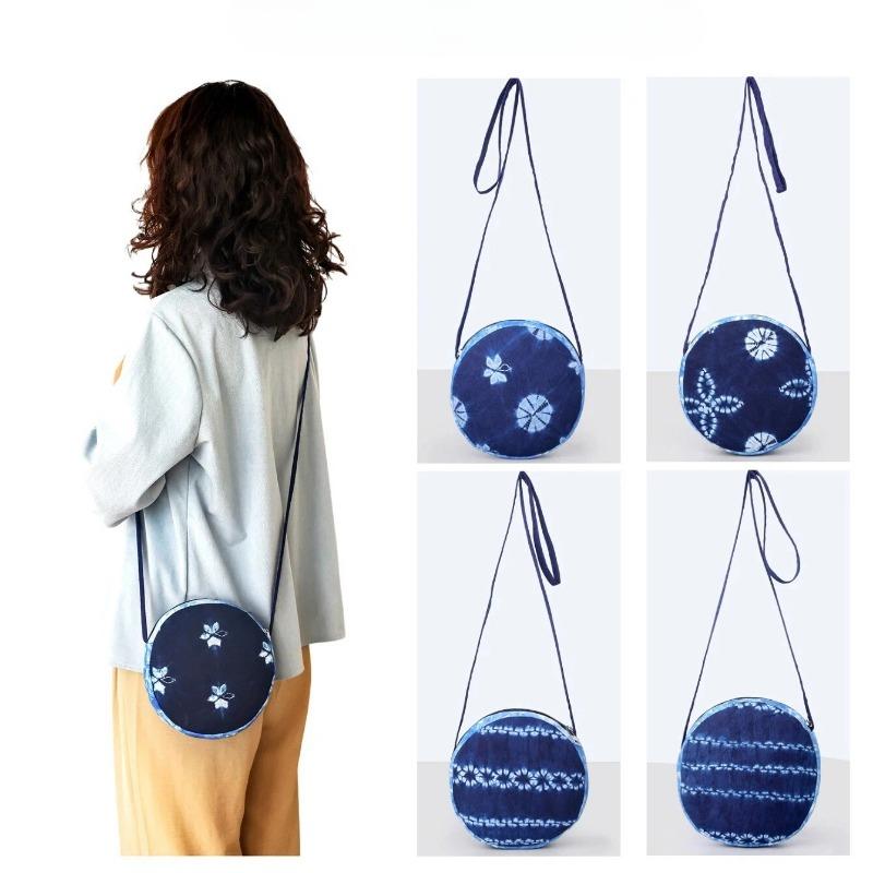

A Retro and Trendy Single-shoulder Crossbody Bag for Women with Hand-tie-dyed Blue Flowers in Ethnic Style темно-синий