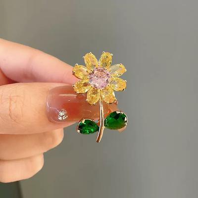 Sunflower Corsage Brooch Women'S High-End Exquisite Design Sense Niche Cute Suit Sweater Luxury Pin Accessories