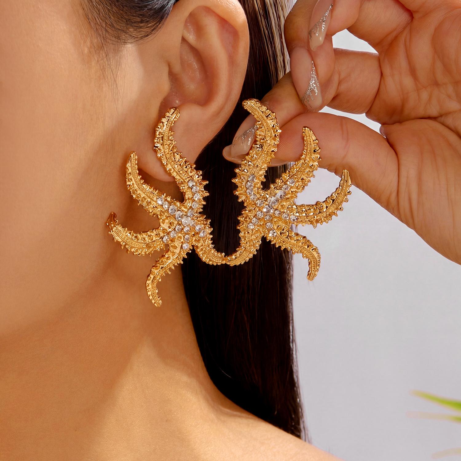Exaggerated Metal Irregular Starfish Stud Earrings for Women Fashion Rhinestone Starfish Earrings Summer Beach Party Jewelry