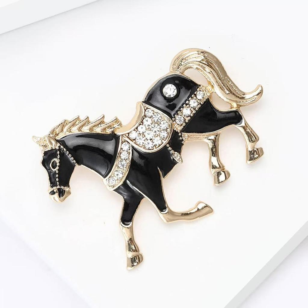 New Pony Brooch Light Luxury Fashion Niche Dripping Oil High-end Female Alloy Jewelry Zircon Pin Red Accessories