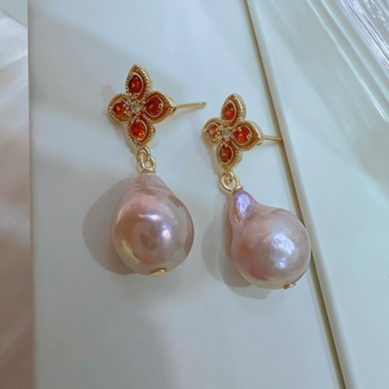 

Exquisite water droplets, natural wrinkles, champagne powder, pearl earrings, court retro style versatile earrings, silver needle earrings, exquisite one sizc