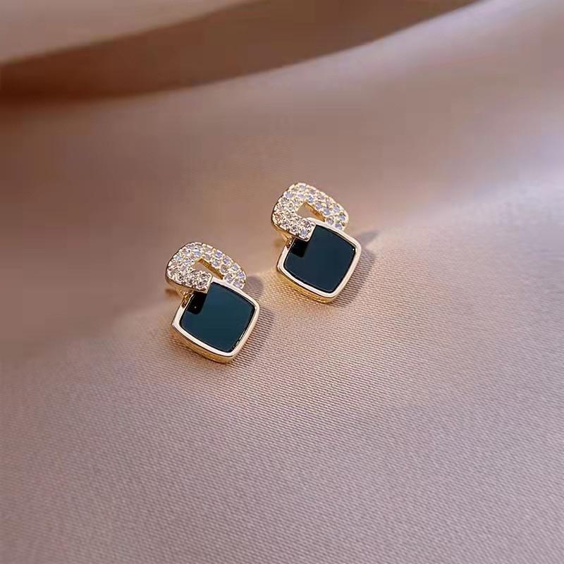 Elegant Imitation Pearl and Diamond-Studded Earrings for Women
