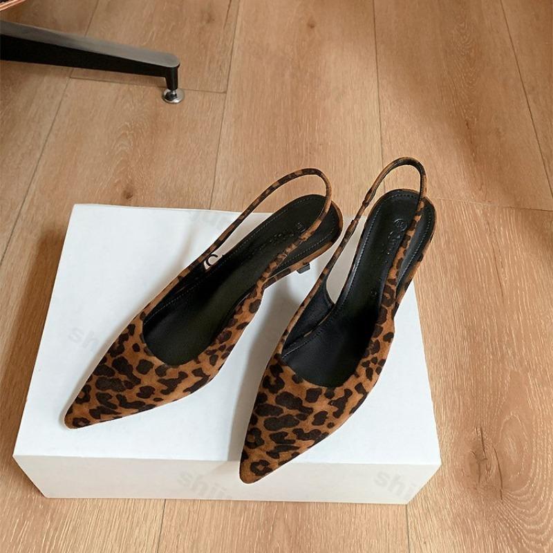 Fashion Women's High Heels 2025 New Ankle Buckle Strap Sandals Leopord Print Thin Heel Fashion Medium Heel Women's Pumps Summer Shoes
