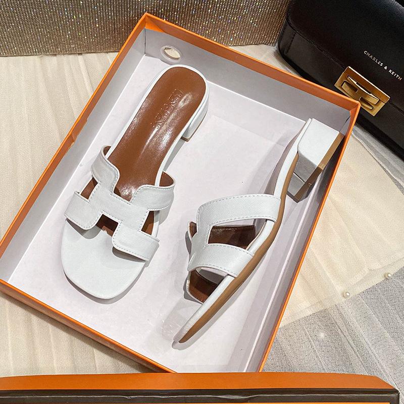 

Шлепанцы на толстом каблуке женская уличная обувь 2025 новая летняя обувь сандалии на низком каблуке модные универсальные и тонкие дорожные пляжные сандалии 38