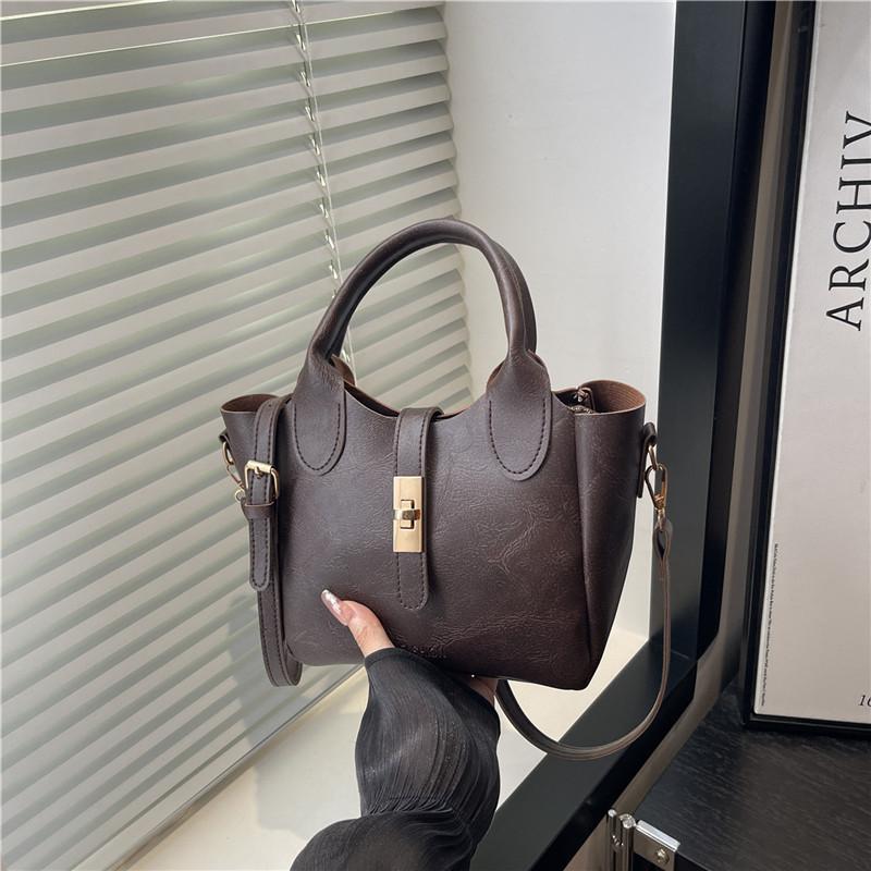 

Женская сумка премиум-класса 2025 осень новая сумка-ведро для поездок на работу модная простая нишевая дизайнерская сумка на плечо, сумка-мессенджер