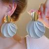 Elegant Sea Shell Clip On Earrings for Women Two Tone Geometric Dangle Earrings Banquet Holiday Jewelry Accessories