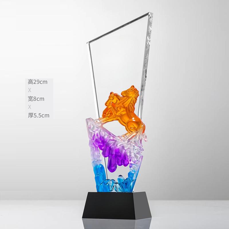 Gepersonaliseerde Paardvormige Hars Kristal Trofee Kleurendruk Prijs Sportprijs Uitstekende Werknemer Souvenir Woondecoratie 1St