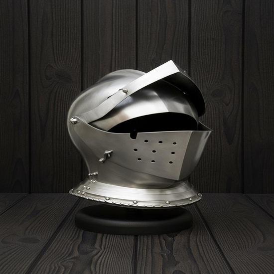 Средневековый рыцарский закрытый шлем со стойкой, носимые стальные доспехи