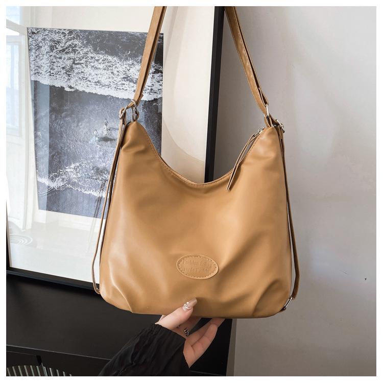 

Женская сумка-тоут большой вместимости в корейском стиле - Летний тренд 2024 года, Универсальный ремешок-цепочка, Вариант ношения на плече и через плечо