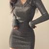 Koreanisches schickes Frühling-Herbst-Strickkleid mit V-Ausschnitt und schmaler Passform und Innenpullover für Damen