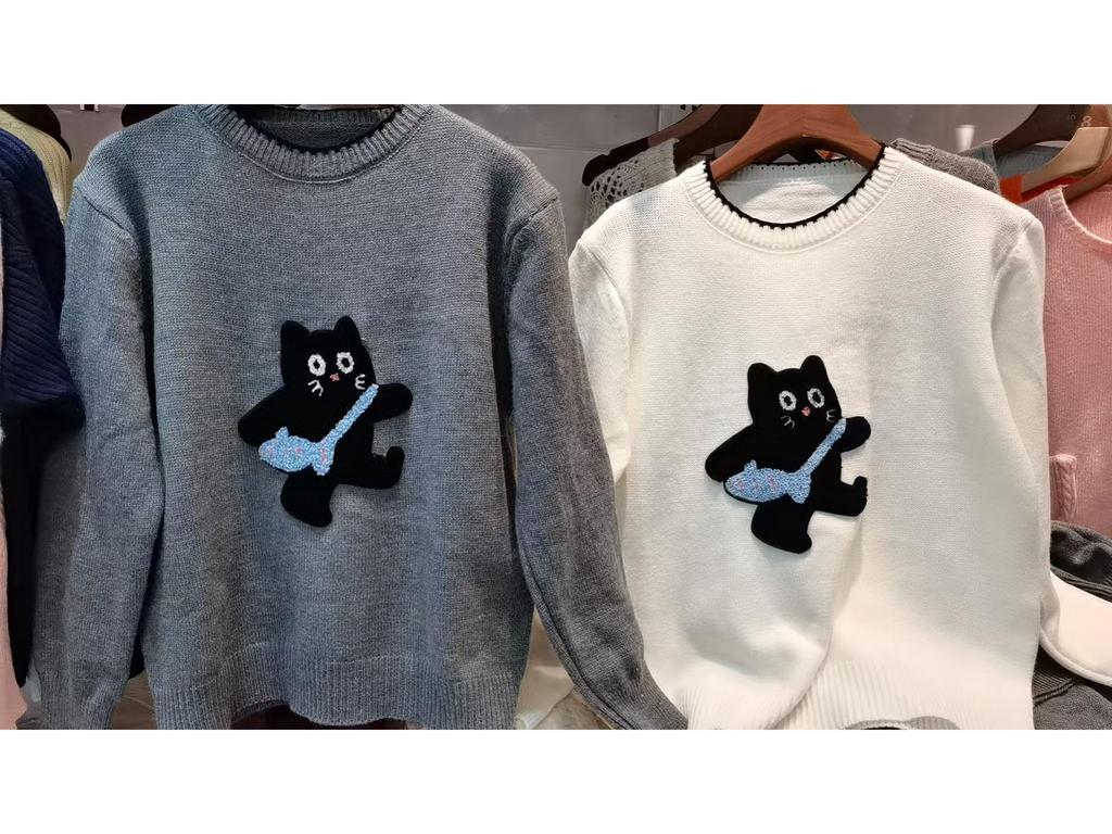 Korean Style Color Block Kitten Embroidered Pullover Sweater for Women, 2025 Design