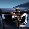 Kreative Auto Parfüm Dekoration Rotierender Propeller Auto Lüftungsschlitz Duft Magnetisches Design Hund Pilot Auto Innenzubehör