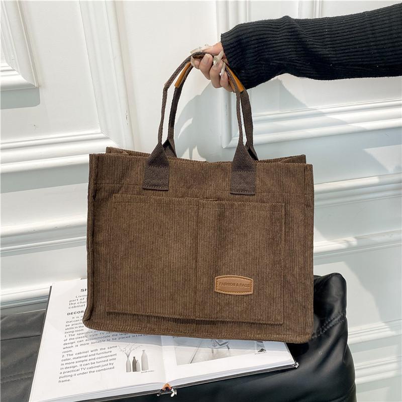 

Повседневная женская сумка через плечо, вельветовый материал, классический цвет, удобная мода, подходит для всех видов четырех сезонов