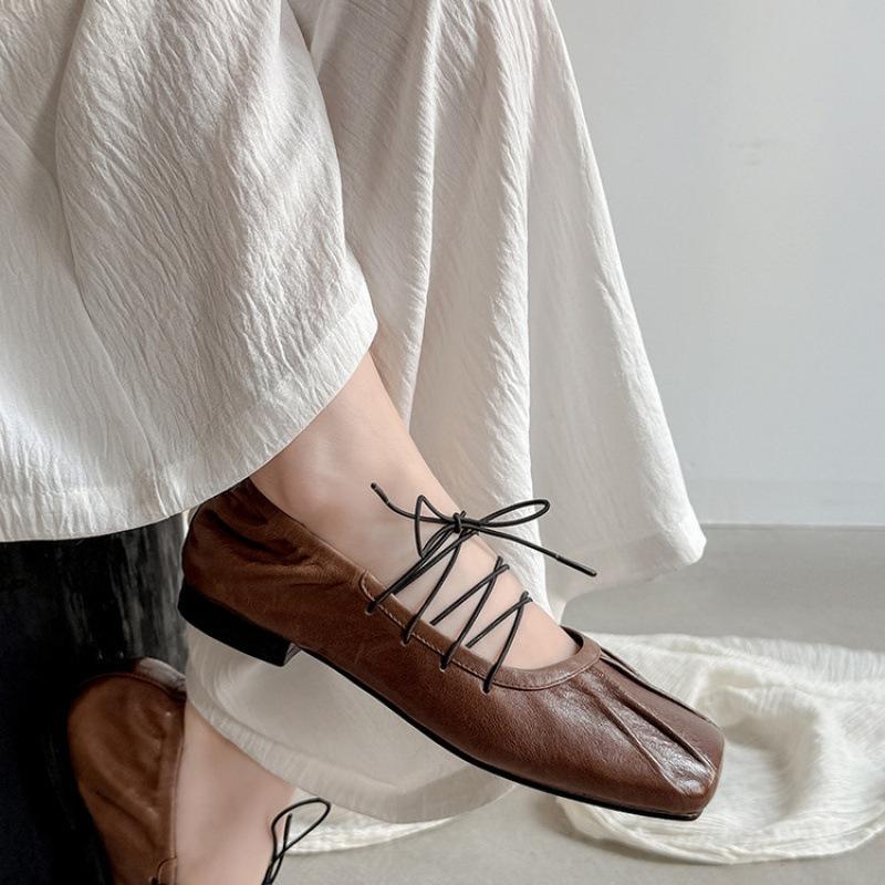 Non-slip soft sole comfortable cowhide single shoes four seasons wear fashion single shoes women's genuine leather large size small leather