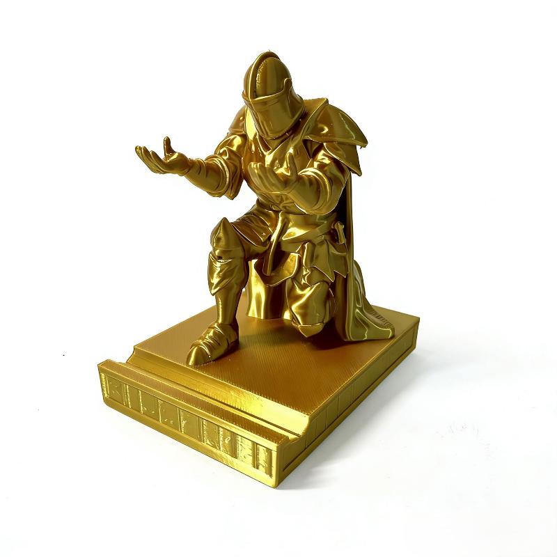 1Pcs Desk Accessories Armored Retro Soldier Pen Holder Warrior Pencil Stand Knight Desk Small Statue Ornaments
