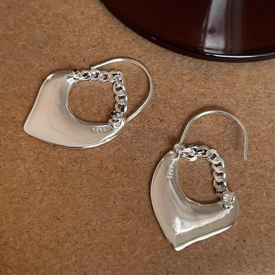 Ins Fashion Niche Design Sense Modification of The Face Shape Earrings Female Glossy Simple Glossy Love Heart Tassel Earrings Ambience Back To School
