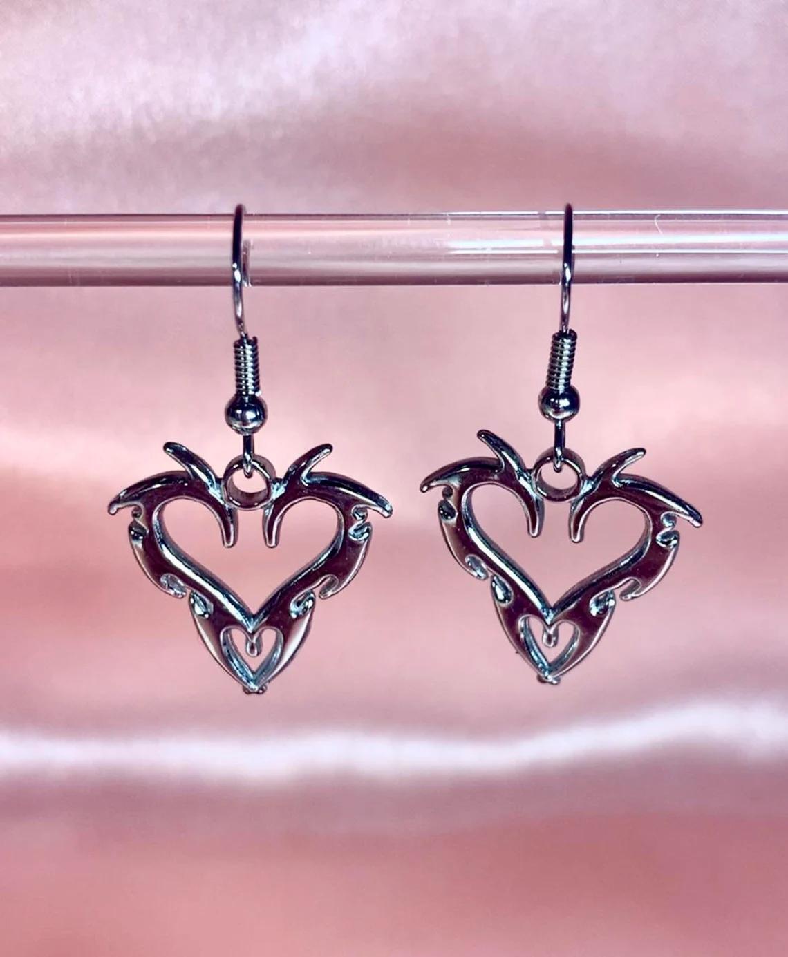 Gothic Creative Sliver Color Metal Flame Heart-shaped Dangle Earrings for Women Halloween Party Personality Jewelry Accessories