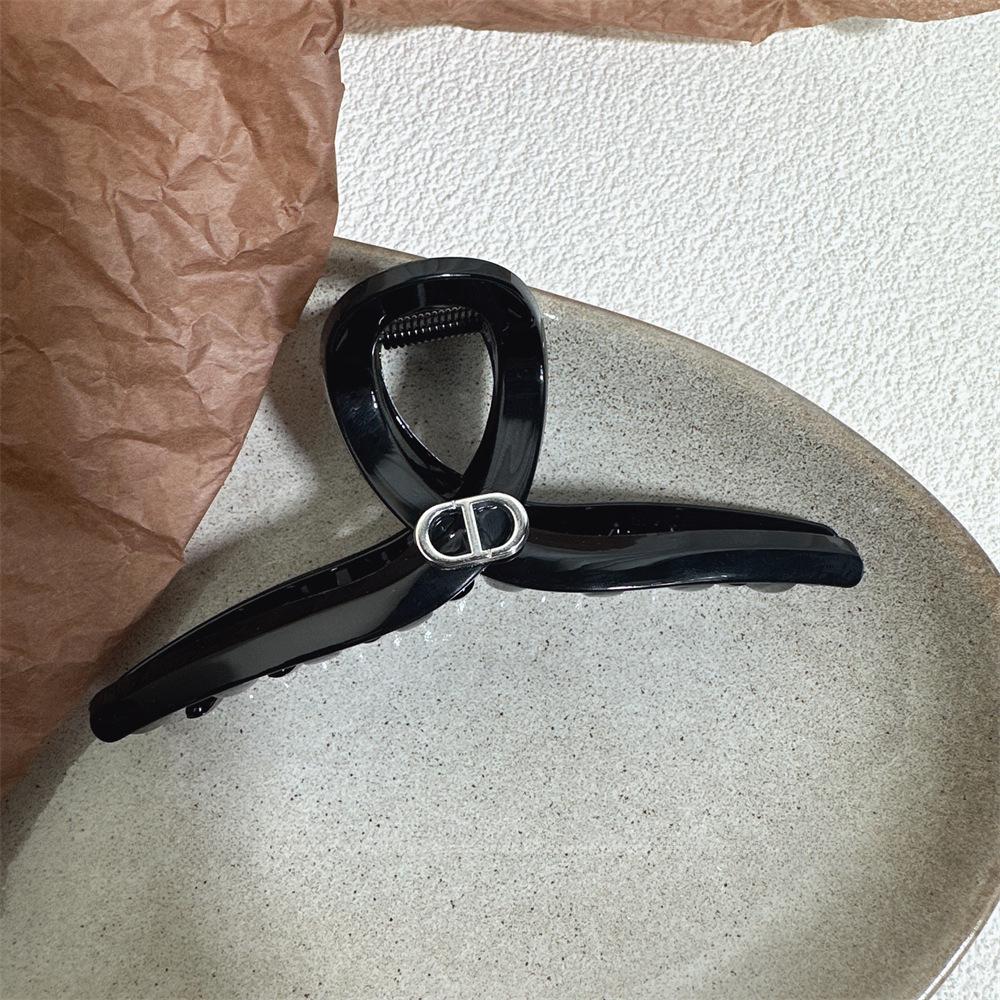 

Корейская серебряная заколка-акула - элегантный высококачественный весенний аксессуар