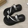 French cool slippers women's summer 2025 new fashion butterfly platform beach shoes small people wear cool slippers