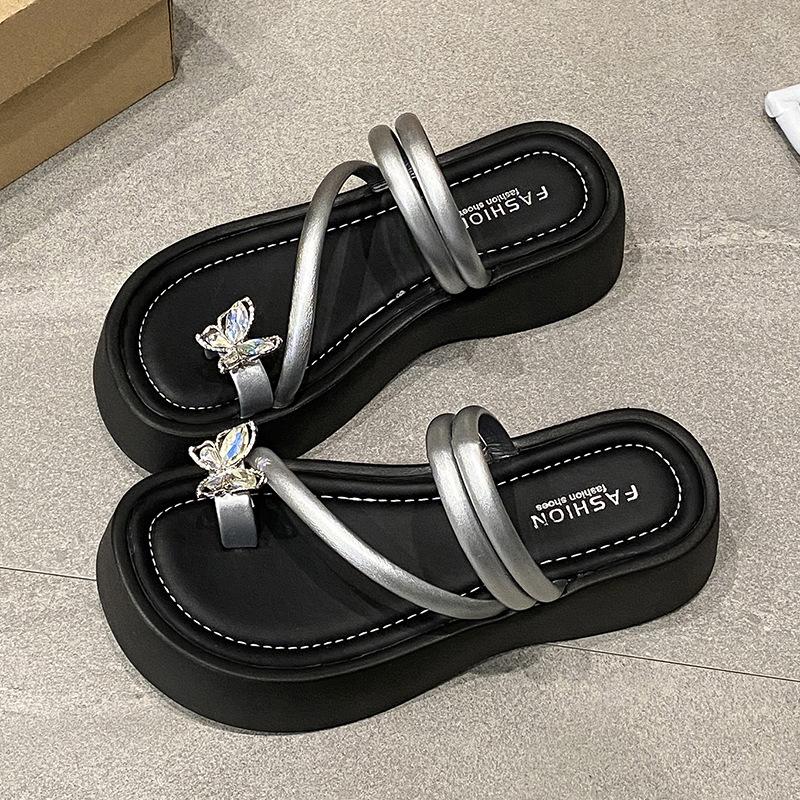 French cool slippers women's summer 2025 new fashion butterfly platform beach shoes small people wear cool slippers