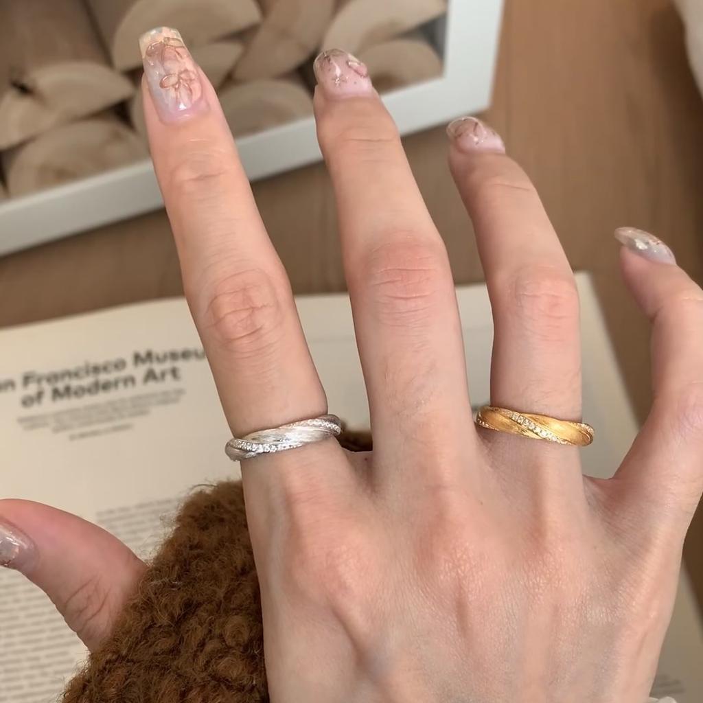 Mittelalterlicher Gebürsteter Drehbarer Twist Diamantring für Damen, Nische Schlichtes Stapeln und Tragen Vielseitiger Heavy Industry Retro Ring