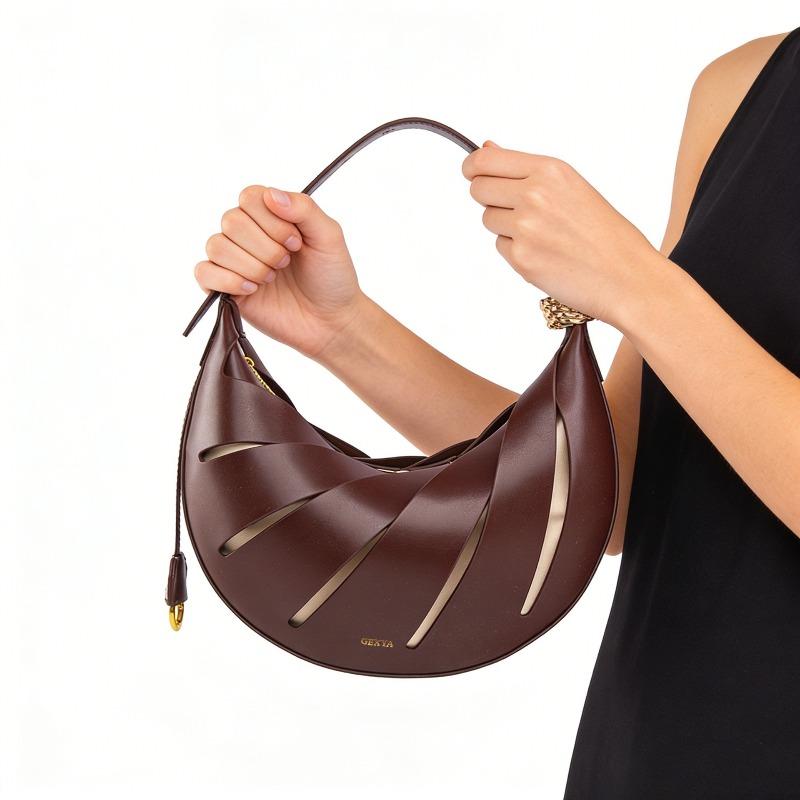 Shoulder bag New niche portable crescent bag Fashion design sense bag Women's shoulder underarm bag Women's