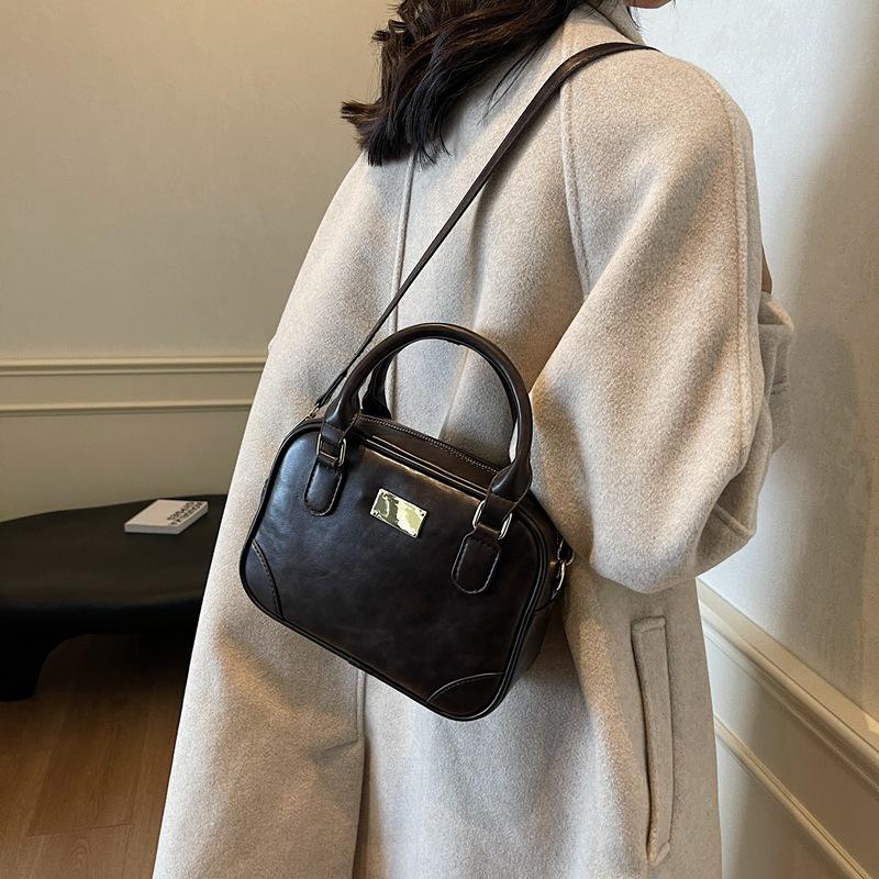 Premium Texture Small Bag Women's 2025 Autumn and Winter New Portable Pillow Bag Boston Design Commuter Messenger Bag