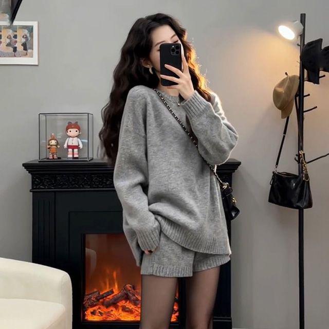 Grauer Freizeit-Pullover und Strick-Shorts-Set im koreanischen Stil für Damen
