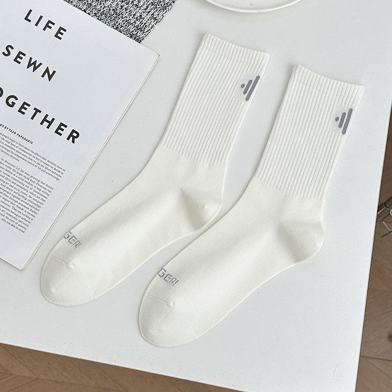 Men Spring and Autumn Trend All Kinds of Leisure Sweat Absorption Breathable Sports Tube Cotton Socks