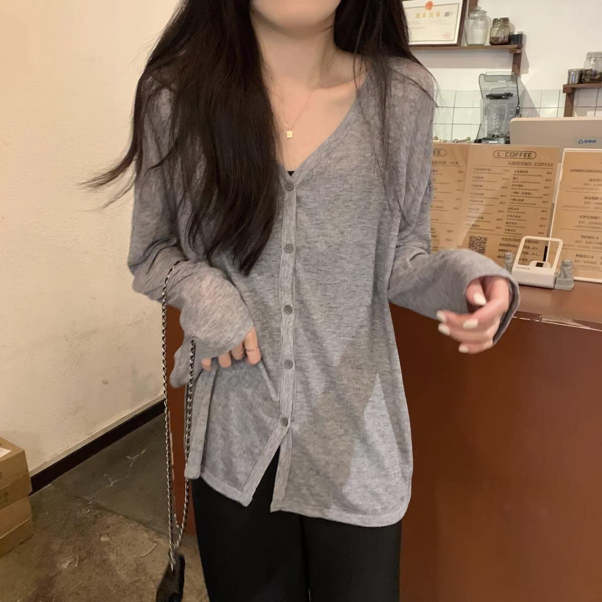 

Women s Summer Long-Sleeve Lightweight Loose-Fit Breathable Top Slightly Sheer Sun Protection Cardigan XL сірий