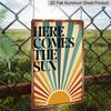 2D Flat, 1pc Retro "Here Comes The Sun" Metal Wall Sign - Retro Motivational Quote Aluminum Sign, Indoor/Outdoor Decoration Suitable for Home