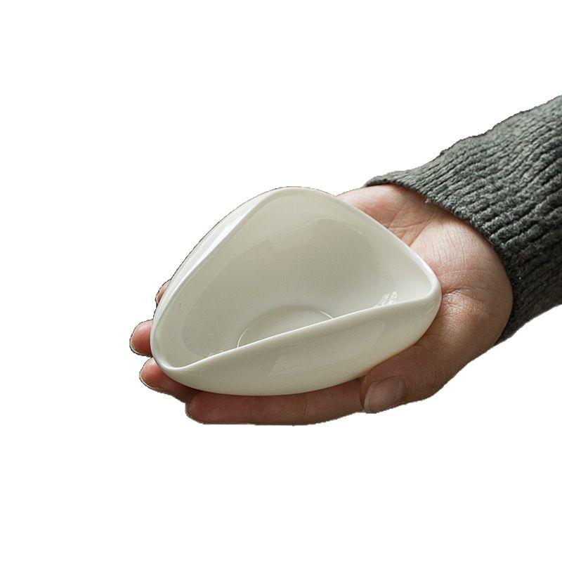 Dehua White Porcelain Tea Scoop for Pu'er Tea Ceremony – Ceramic Tea Leaf Holder and Viewing Tool.