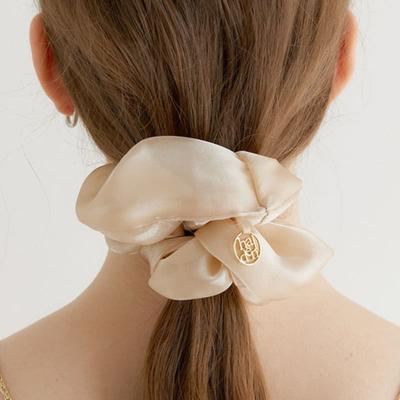 Halden Silk Sheer Logo Pendant Scrunchie (H009_beige)