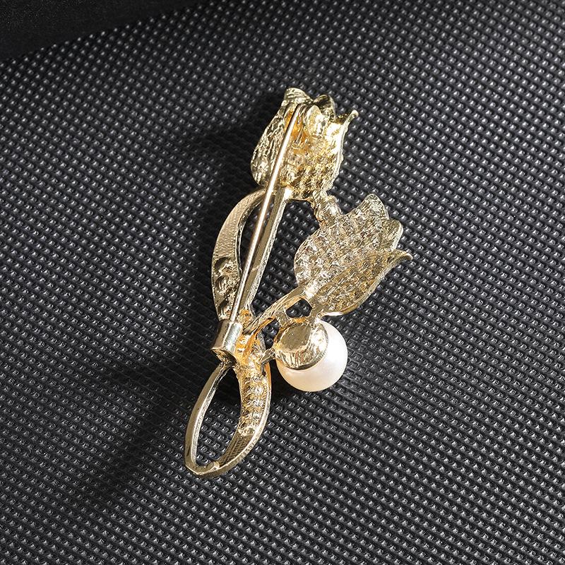 Elegant Pearl Tulip Brooch - Simple and Sophisticated Clothing Accessory