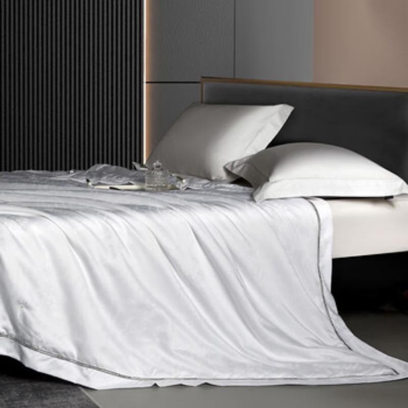 Tangna Home Textiles All-Season Mulberry Silk Blend Quilt