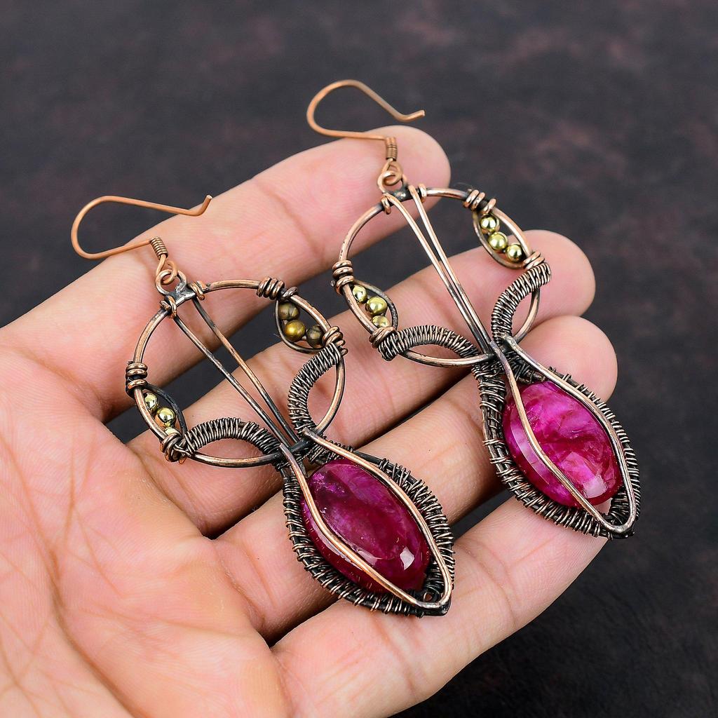 Facettierter Kaschmir-Rubin Ohrring Kupferdraht umwickelter Schmuck Edelstein Kupferohrringe Handgefertigter eleganter Schmuck Drahtumwickelter Ohrring Geschenk für Mama