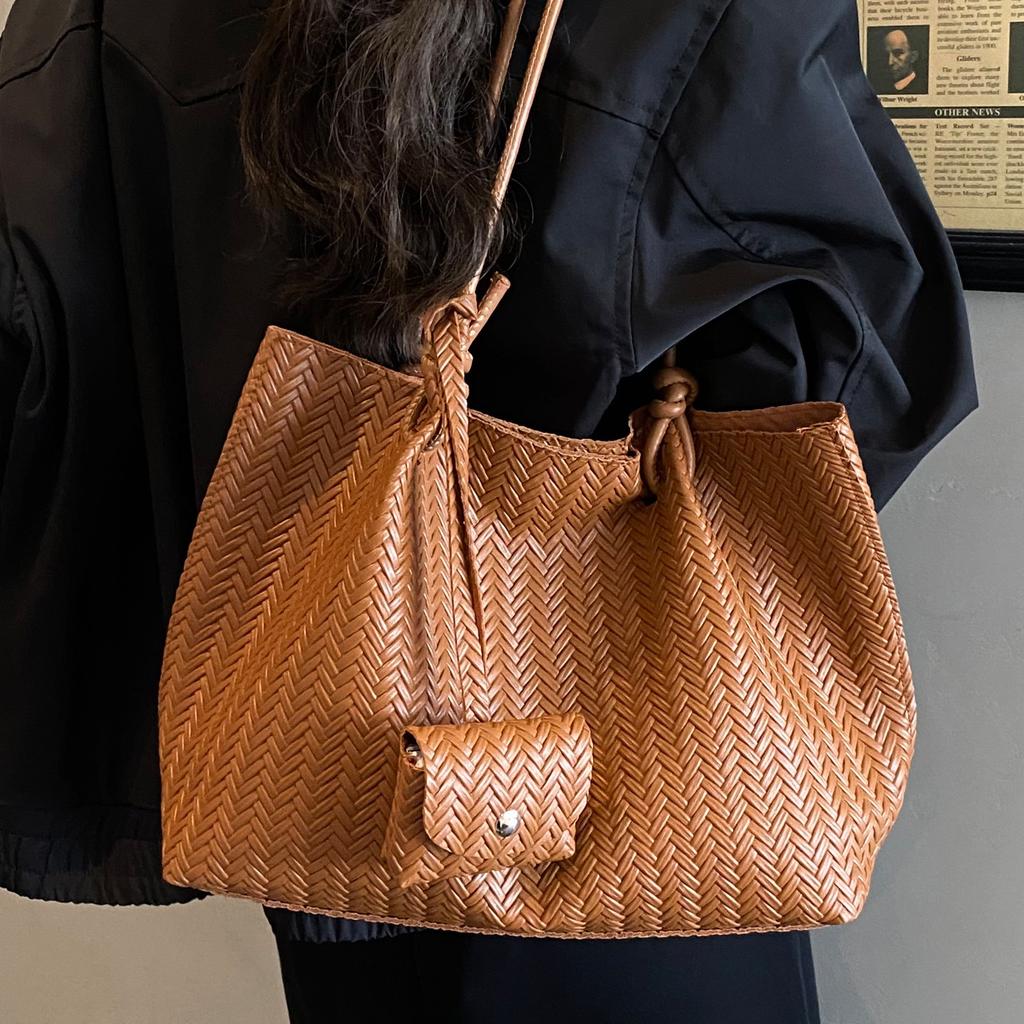Retro Woven Pattern Big Bag Women 2025 New Fashion High Sense Tote Bag Large Capacity Commuter Armpit Bag