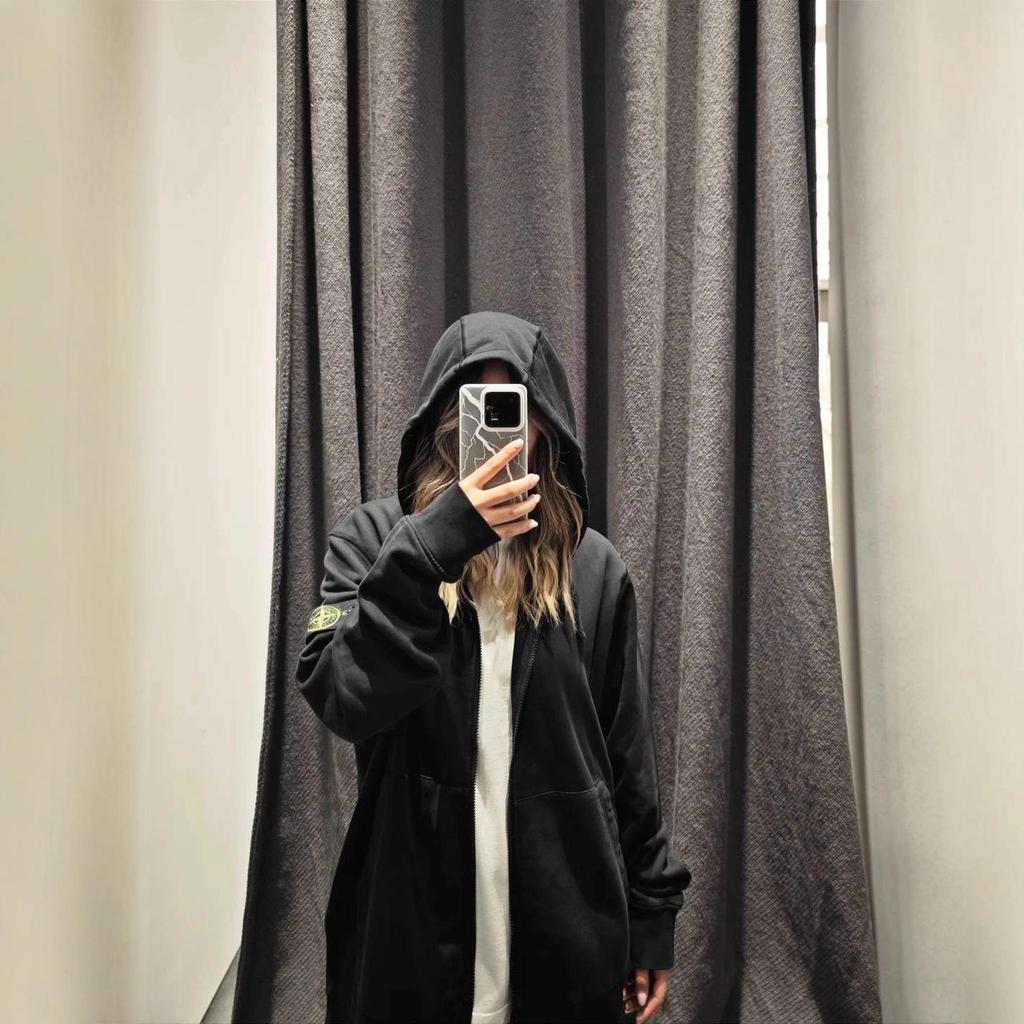 Einfarbiges Kapuzen-Sweatshirt mit Abzeichen - Island Tide Version