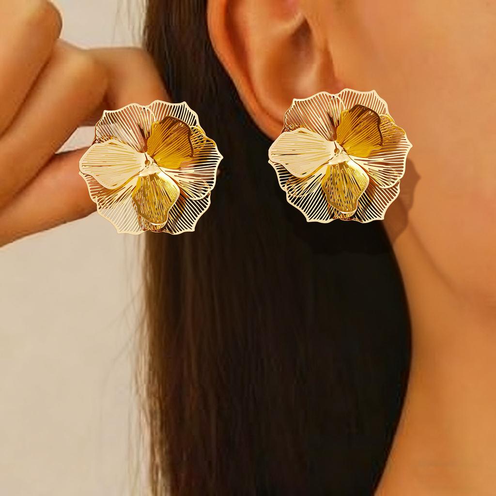 Earrings Exquisite Hollow Metal Large Flower Earrings Light Luxury High-End Flower Stud Earrings Unique Niche Earrings