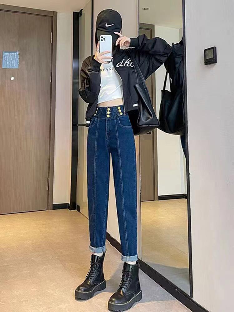 

Женские джинсы-морковки прямого кроя на весну/осень 2024 года с пуговичной отделкой M синий