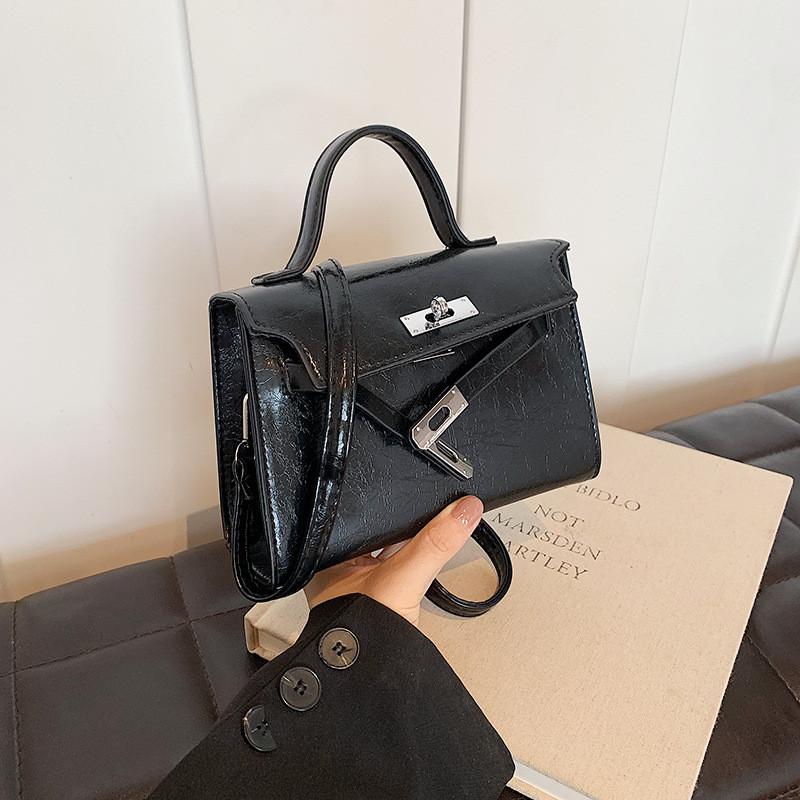 Chic Minimalist Shoulder Crossbody Bag Elegant Design For Women In 2024 Summer Fashion Trend