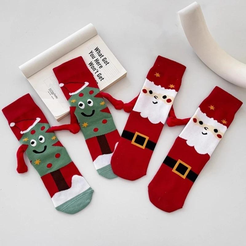 2pairs Magnetic Couple Holding Hands Socks Christmas Cute Festive Sock Pair Magnet Decor Cartoon Warm Sock for Home Party Gift